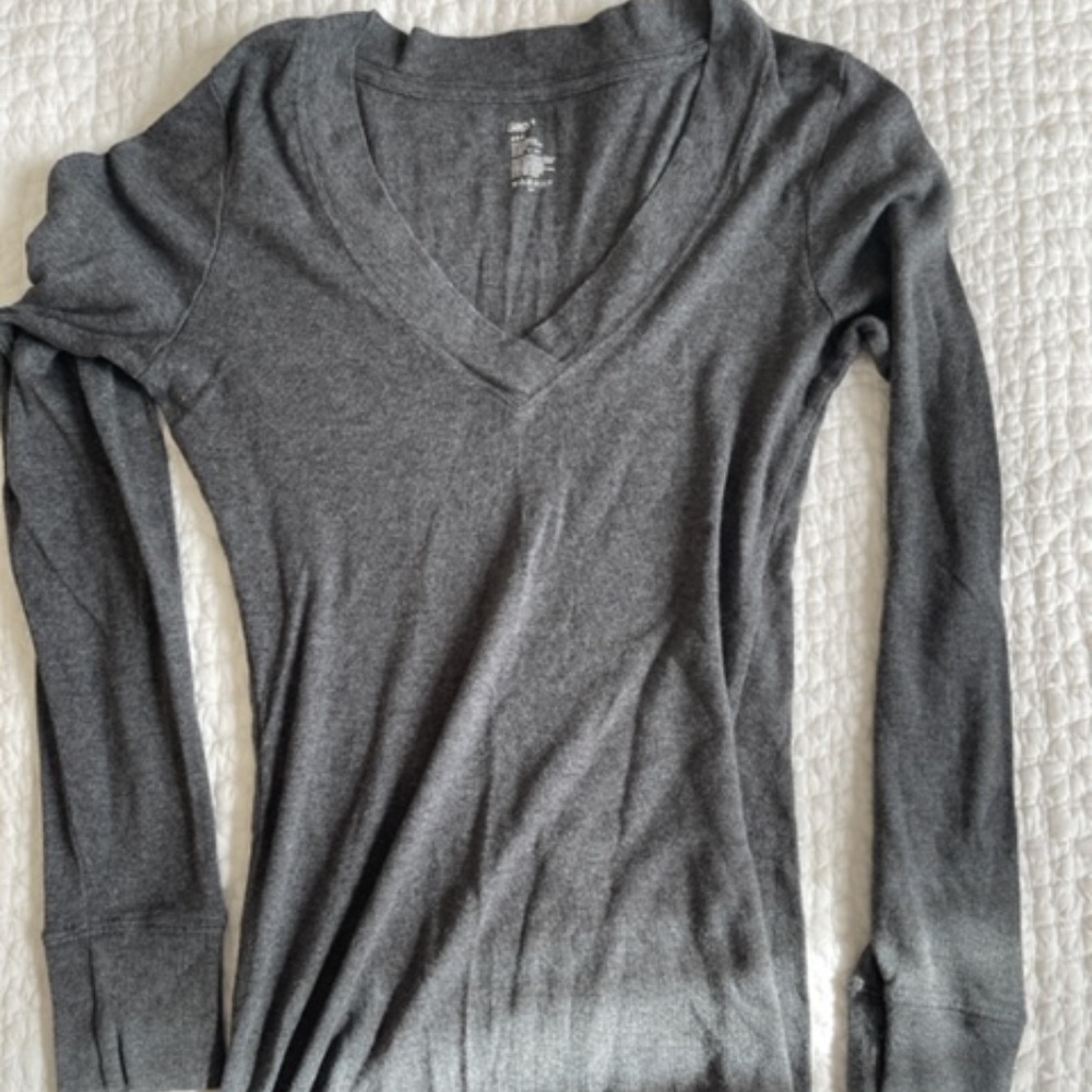 Gap long sleeve grey t-shirt